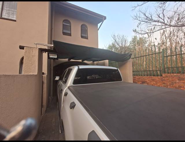 2 BEDROOM DUPLEX FOR SALE IN VAN RIEBEECK PARK